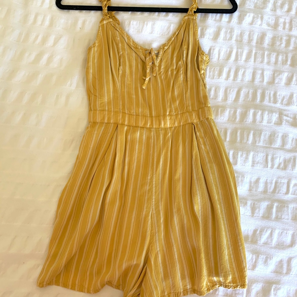 Hollister romper